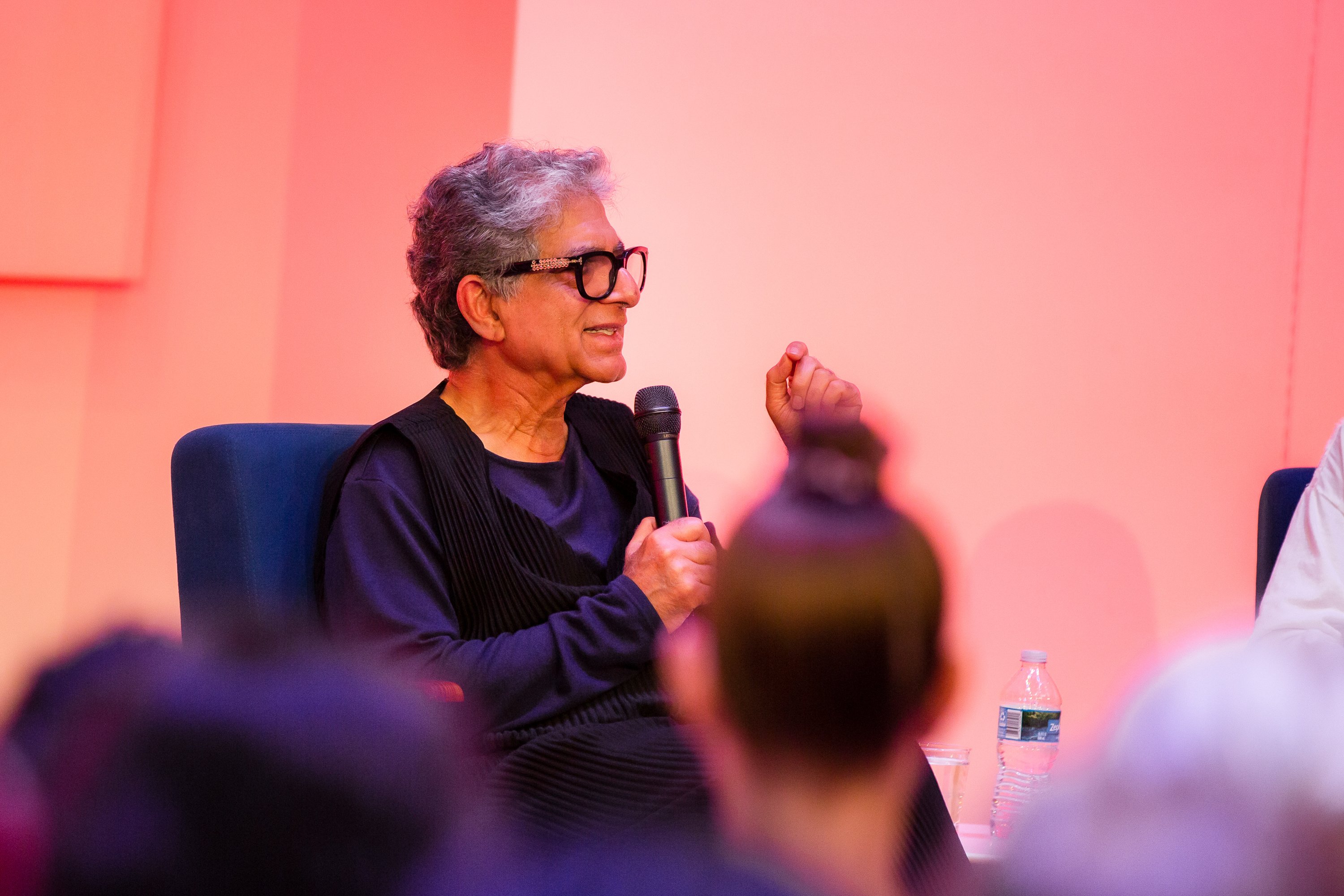 Deepak Chopra habla de la menopausia, de reconectar contigo mismo en la mediana edad y de sus suplementos favoritos